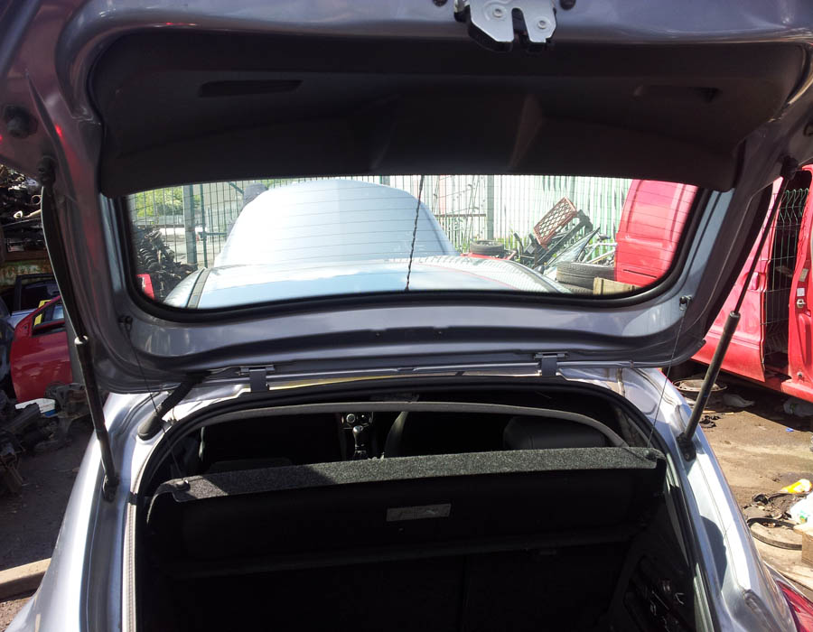 Vauxhall Corsa Design tailgate-struts
